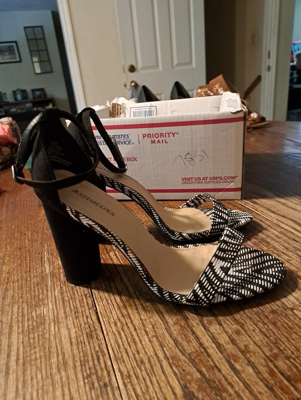 JustFabulous Salona Black Off White Geometric Block Heel Sandals Size 11